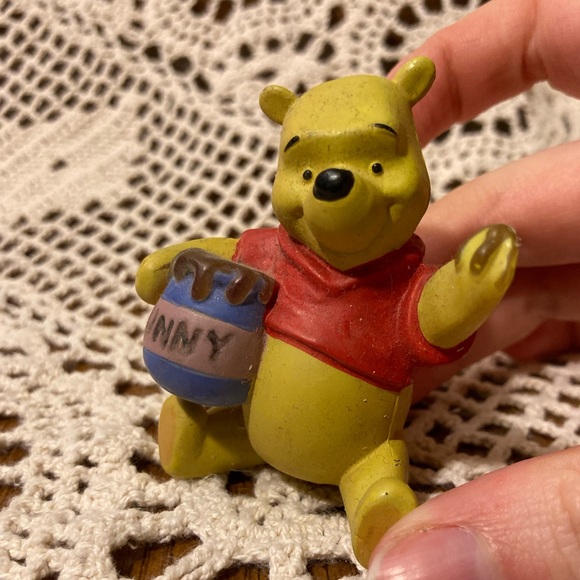 Other - Winnie the Pooh - Plastic Hollow Toy Figure